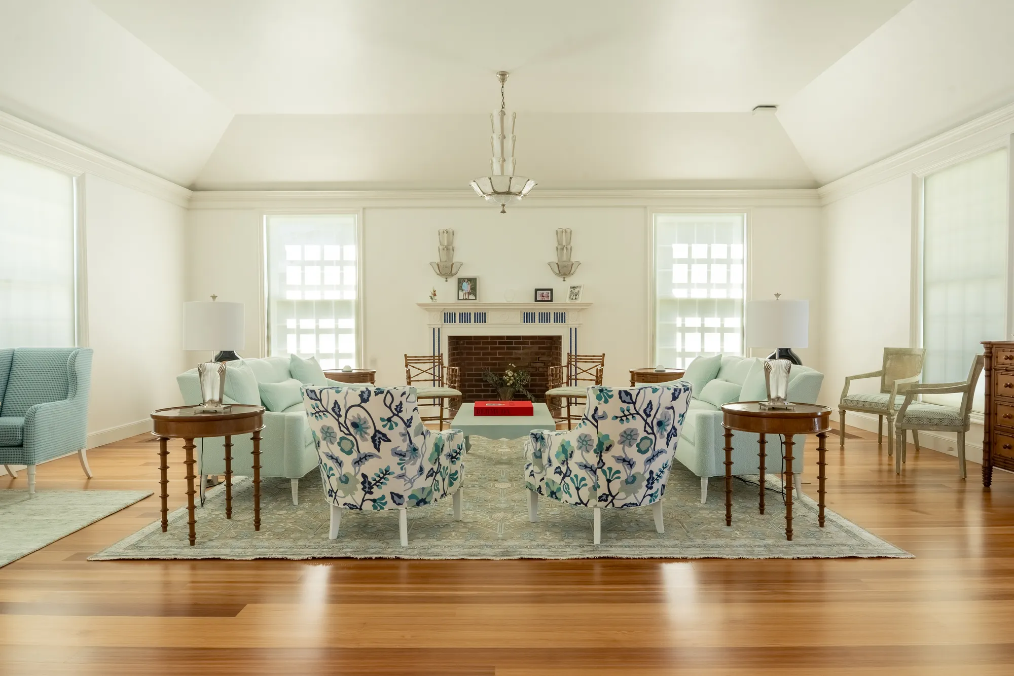 The living room, audio and light concealed within it